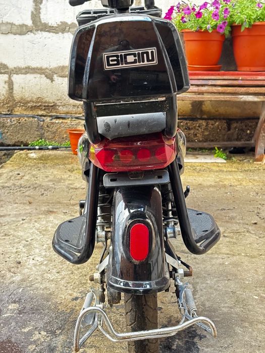 Продам электроскутер 8SK