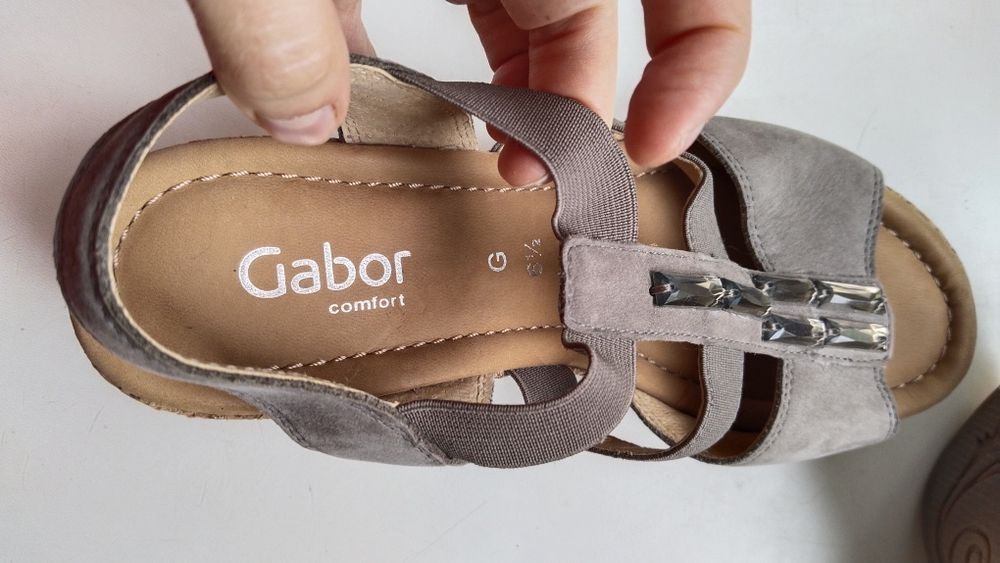 Продам босоножки женские