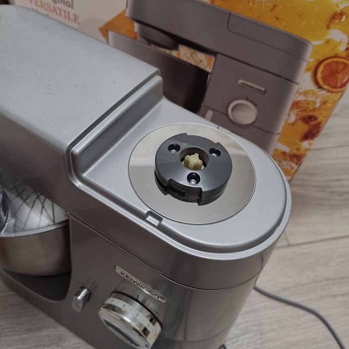 Продам кухонную машину Kenwood