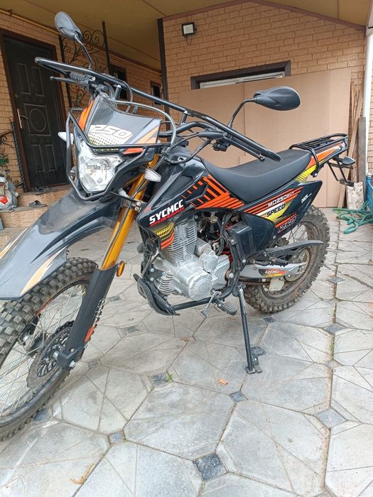 Продам эндуро 2025 года. 250 кубов.