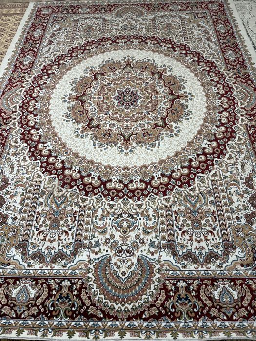 Продается ковер 3*4.  Очень хорошего качества. Плотный, чистый