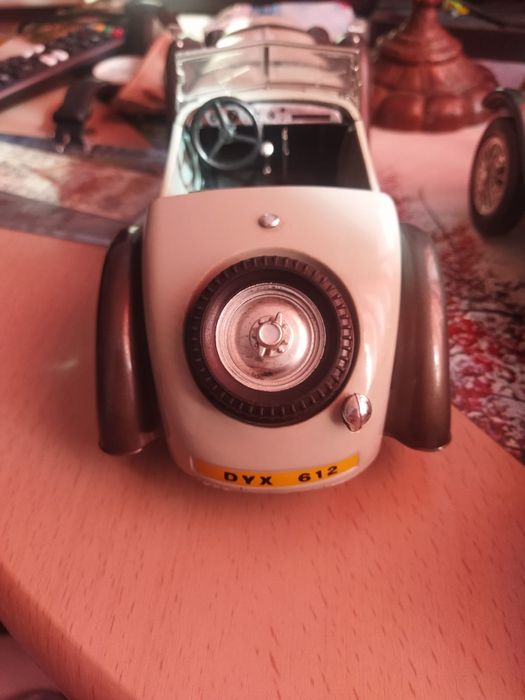 Machete masini metalice bmw si jaguar