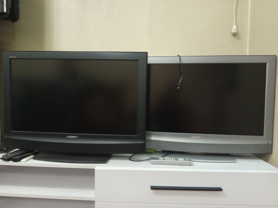 Шкафы и кровати  недорого продам срочно