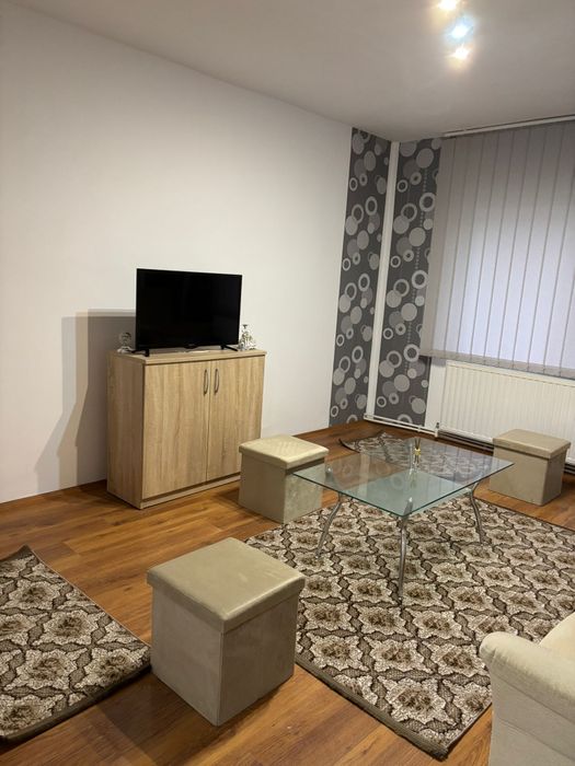 Închiriez apartament 3 camere