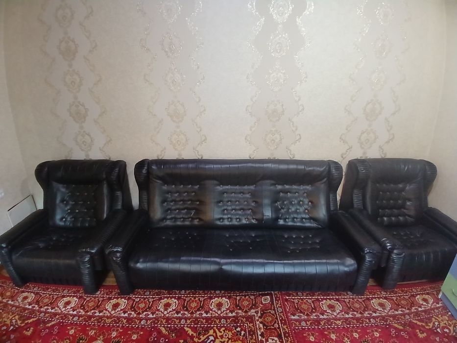 Диван и кресло из кожи