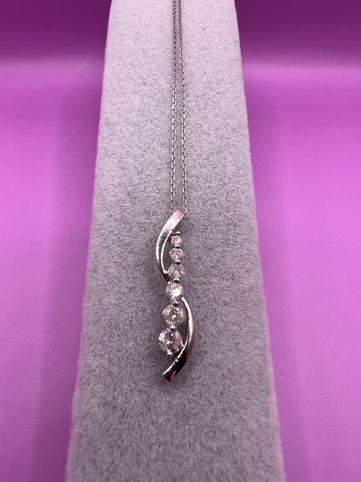 Продам золотой кулон.