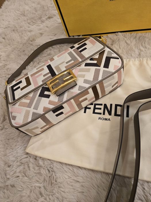 Налична чанта Fendi Baguette