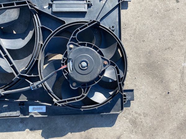 Ventilator Volvo XC60 XC70 S60 V70 2015 31338823