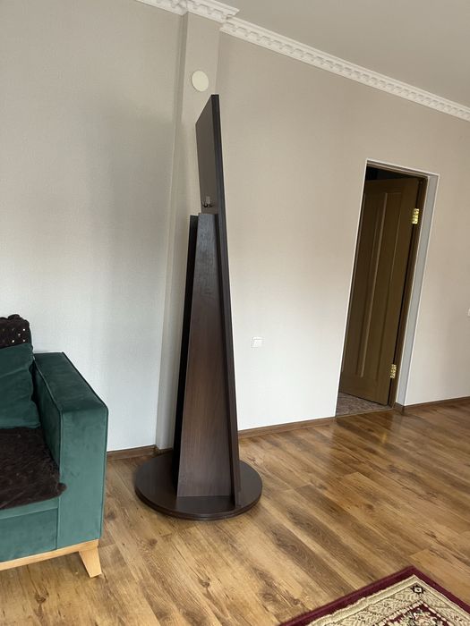 Продается напольное, высокое зеркало