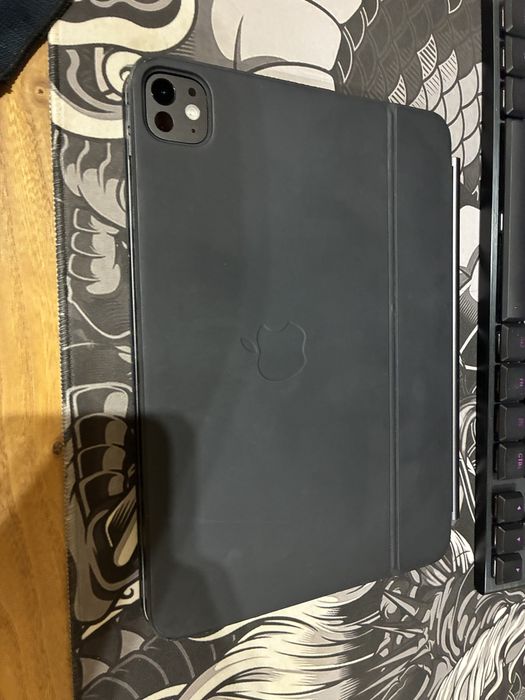 Apple iPad Pro 11" M4 + Magic Keyboard