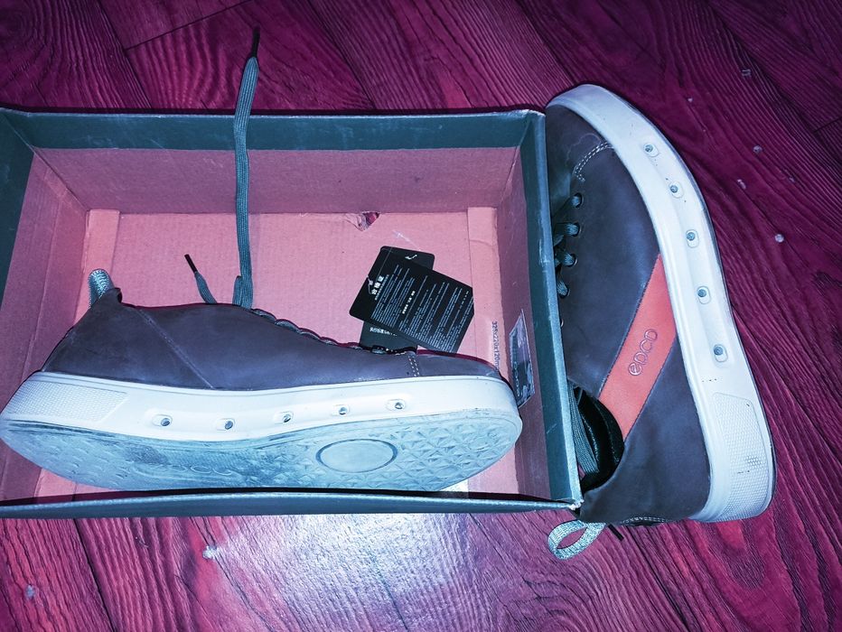 Кроссовки eсcо продам