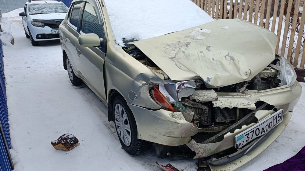 Продам тайота платц 1.5 правый руль