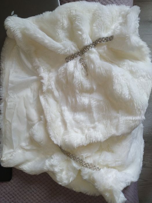 продам свадебное платье с  шубой