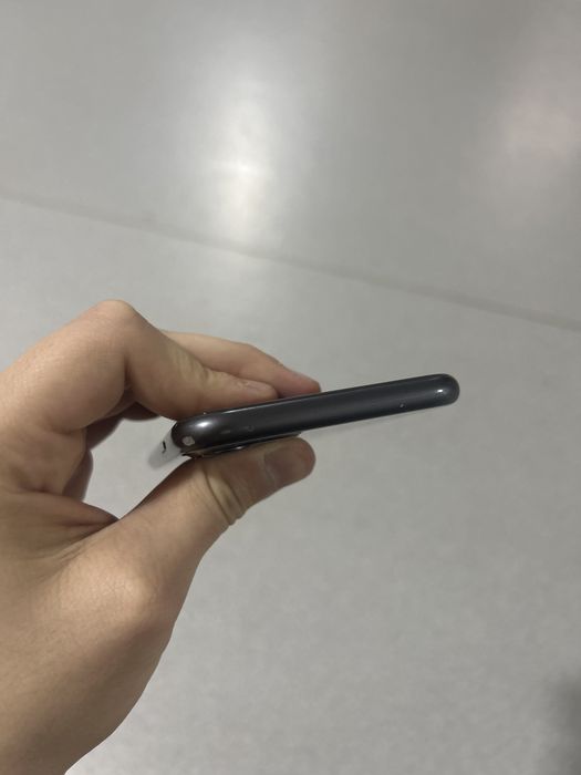 Продается айфон 11 срочно