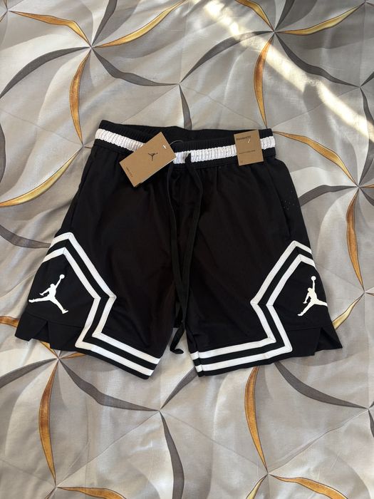 Pantaloni scurti Jordan. S; M; L