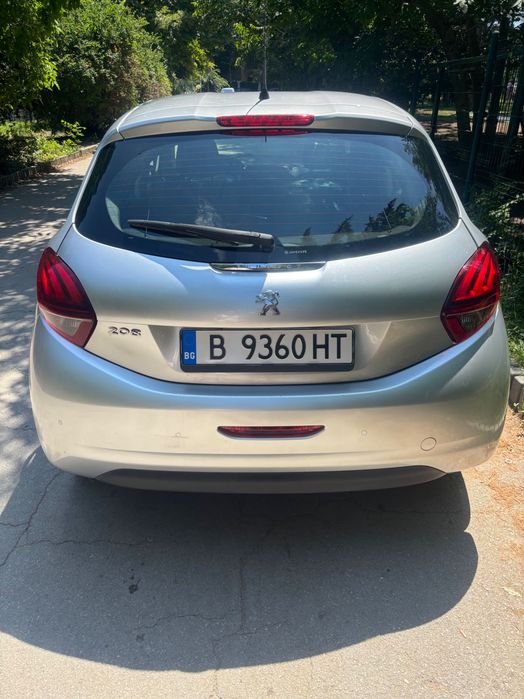 Peugeot 208 Сив металик 61200 км.