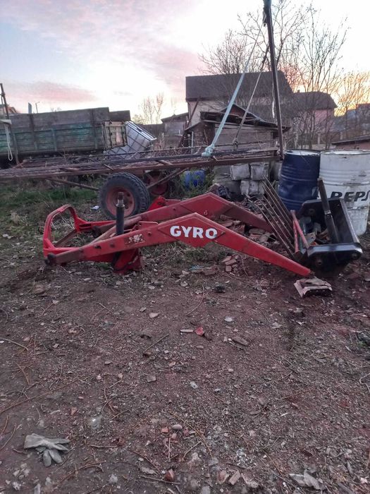 De vânzare încărcător frontal pentru tractor