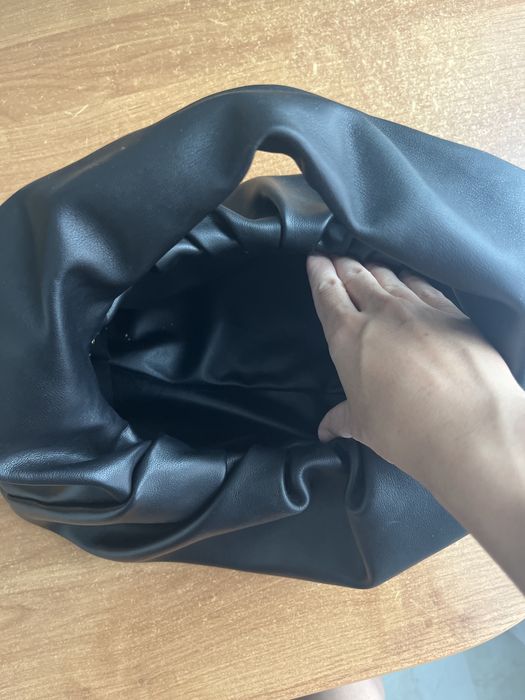 Кожаная сумка черного цвета