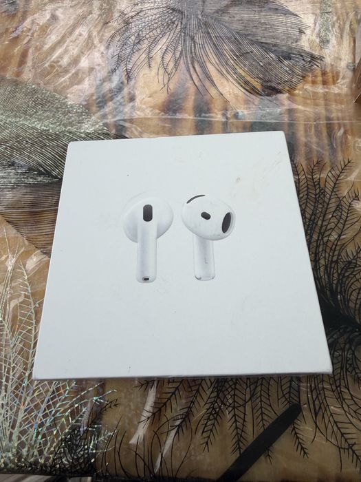 AirPods 4, noi folosite doar de probă
