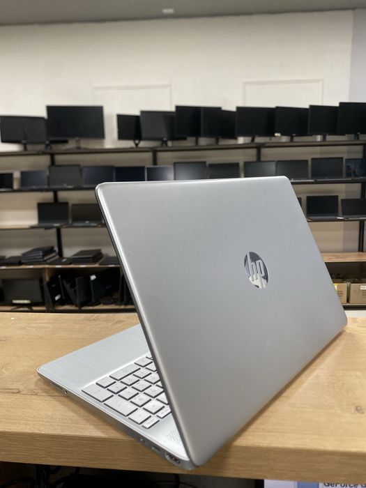 Ноутбук HP i3-1005G1/RAM8/SSD256/UHD Graphics
