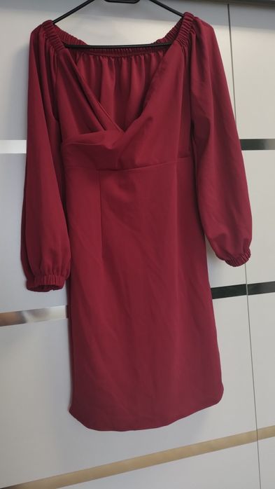 Vând rochie  eleganta cu mâneci bufante