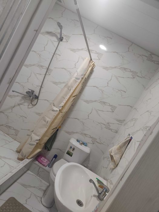 М.Азизов кучаси 2-уй Г блок -1-каватда 100 кв уй (жихозларсиз)