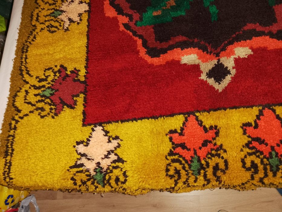 Китеникци,халища, губер/постелки, завивки, килими/ 100 % вълна