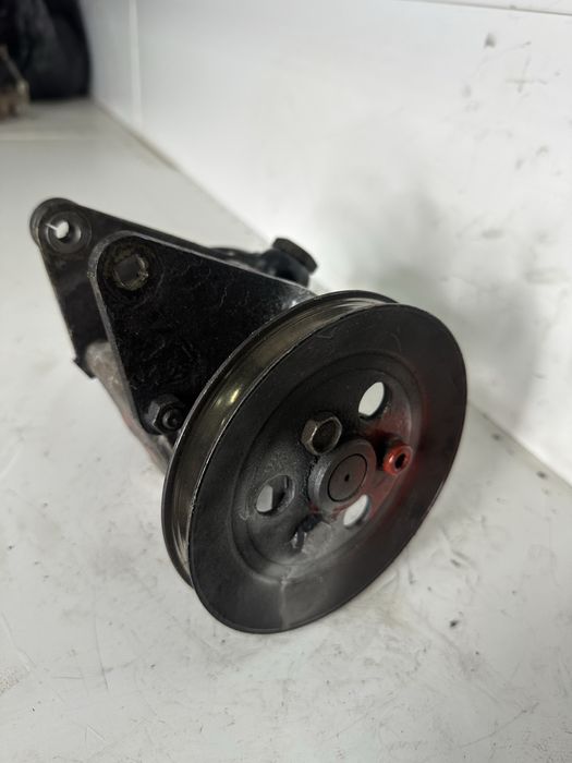 Насос гидроусилителя руля (ГУР) Audi 80 B4 2.3