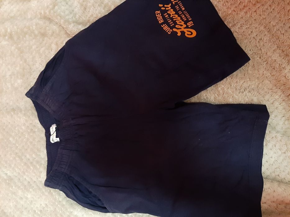 Продавам долнища, къси панталони, грейка, риза за момче.