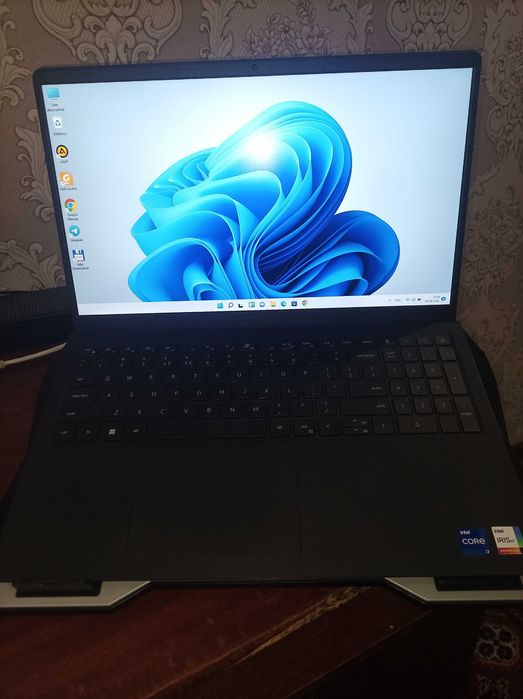 DELL Vostro 3530