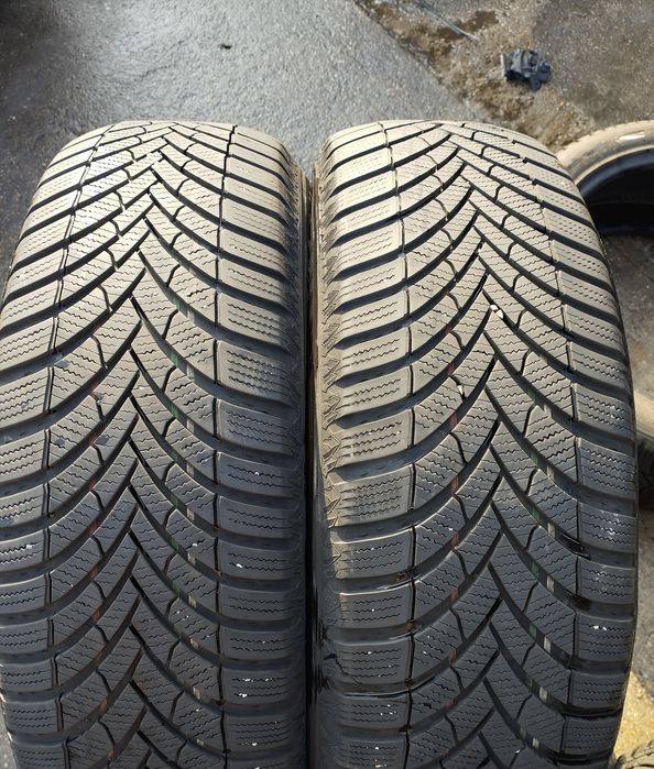 2 buc semi-noi  205 60 16     Semperit , iarna, dot 2022