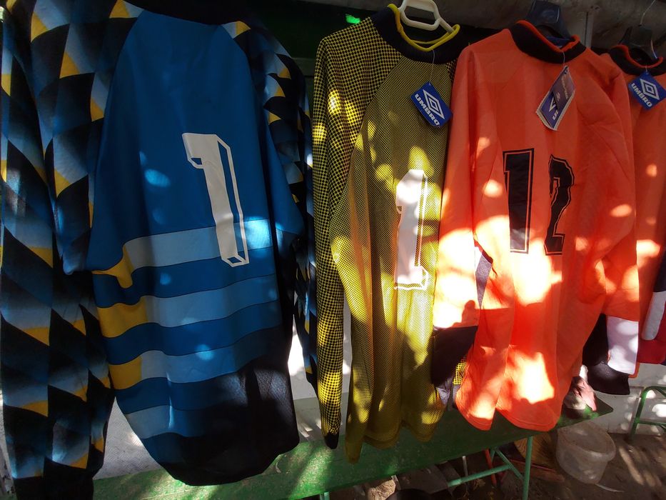 Tricouri fotbaliști sau moto enduro cross