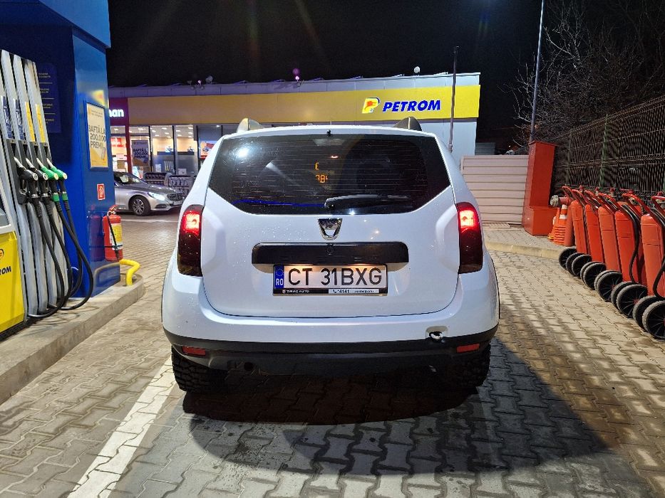 Vând Dacia Duster 2012