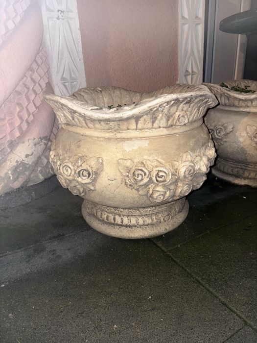 Set 4 ghivece mare plastic dur si beton 150 lei bucata