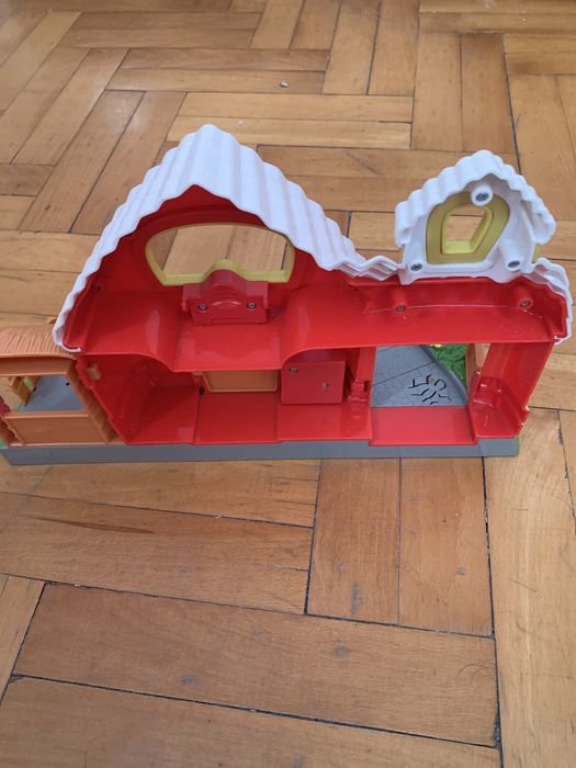 Casuta  pentru copiii din plastic