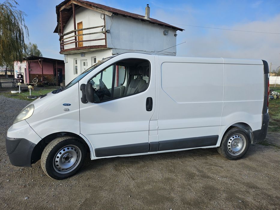 Vând Renault Trafic