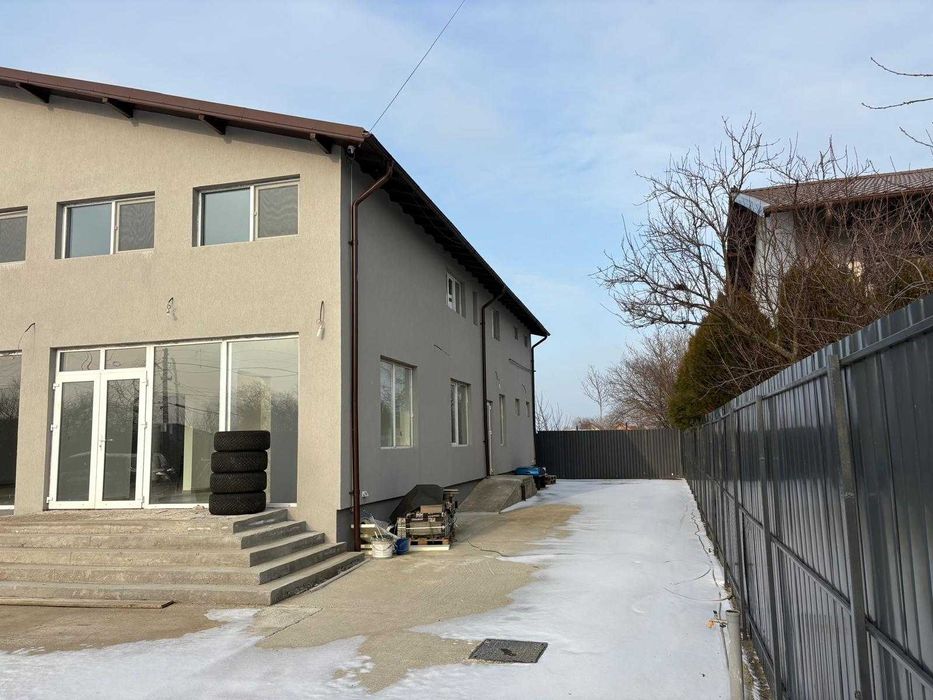 Spatiu de vanzare!! Aprox 1000m2 pe 3 nivele
