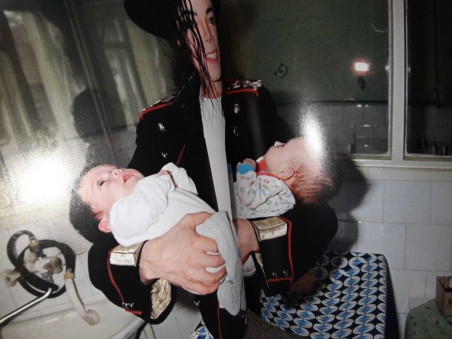 Album foto revista Michael Jackson concertele din România 1992-1996