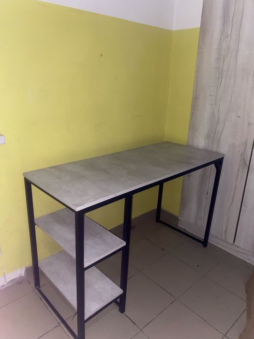 Стол в хорошем состоянии