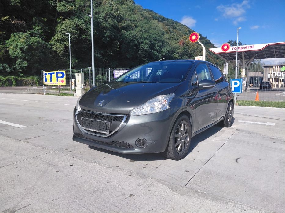 Peugeut 208 1,2 benzina an 2015 euro 5 Navigație/Jenti /Incalzire