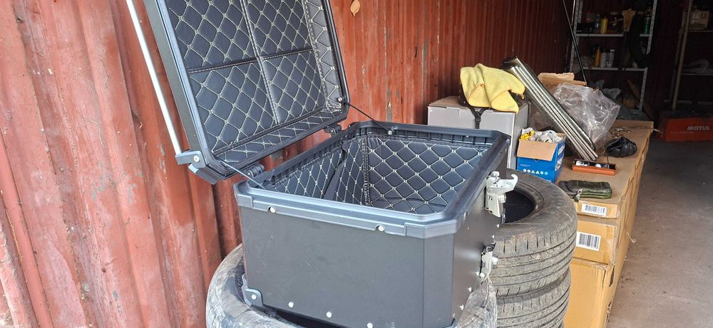 Централен куфар за мотоциклет 57л.