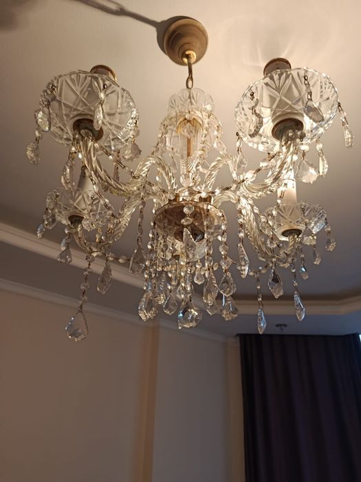 Продаю люстры хорошие