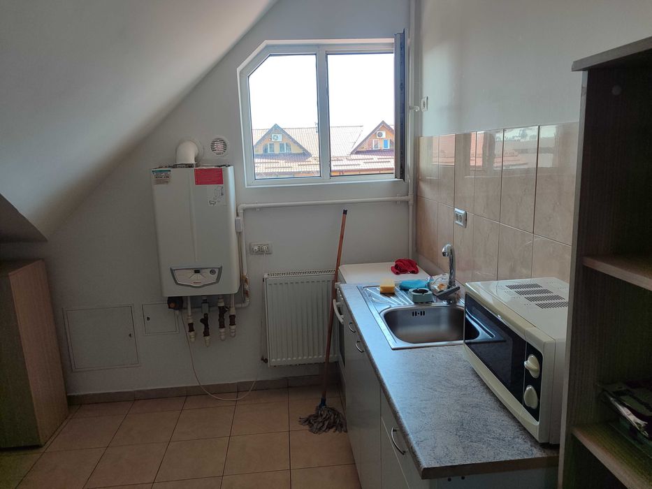 Închiriez garsonieră 36 mp militari residence la mansarda