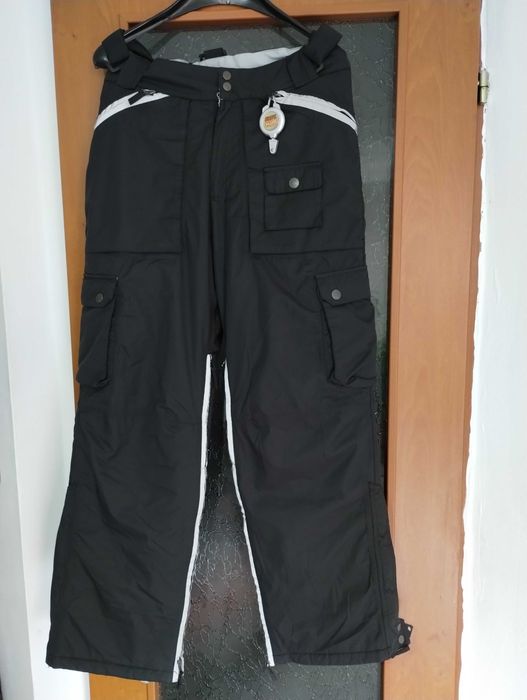 Vând costum de schi mărimea XL
