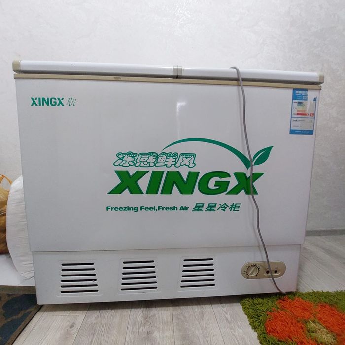 морозильник и куртки для девочек