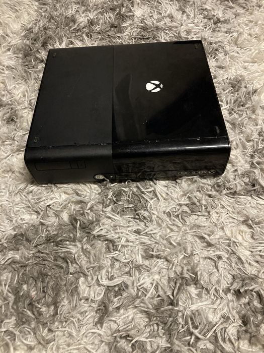 vand xbox 360 cu 3 controllere si 9 jocuri
