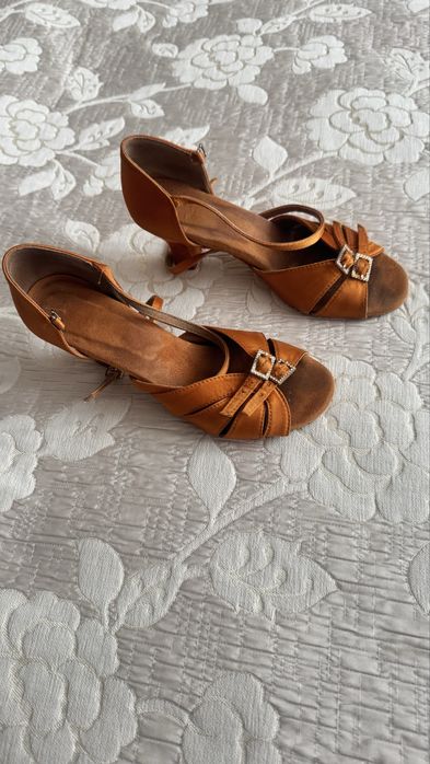 Продам туфли для бальных танцев