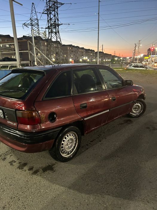 Продам машину опель астра