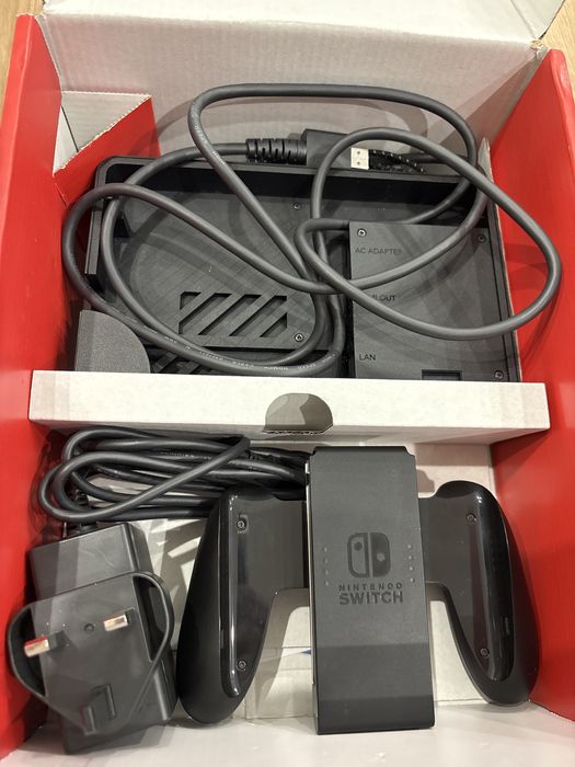 Продадим приставку Nintendo switch Oled+2 игры