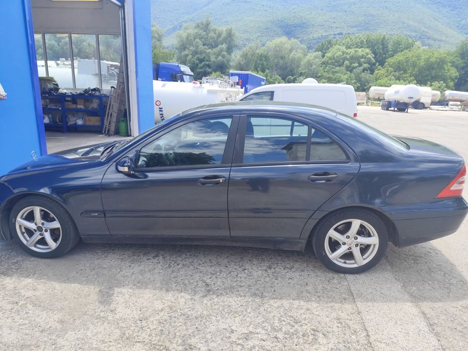 Mercedes-Benz c180